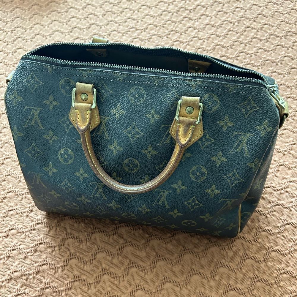 Speedy authentic LV bag